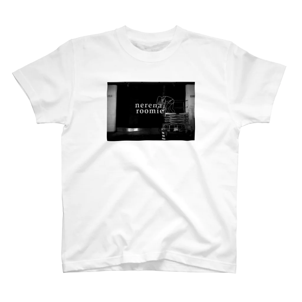 yummi's itemのねれないルームメイト Regular Fit T-Shirt