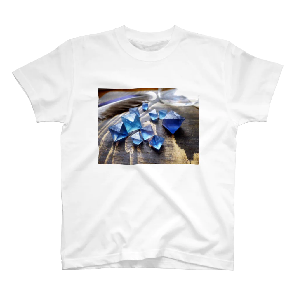 ヤヤナの蛍石好きのためのイリノイ八面体ブルー Regular Fit T-Shirt