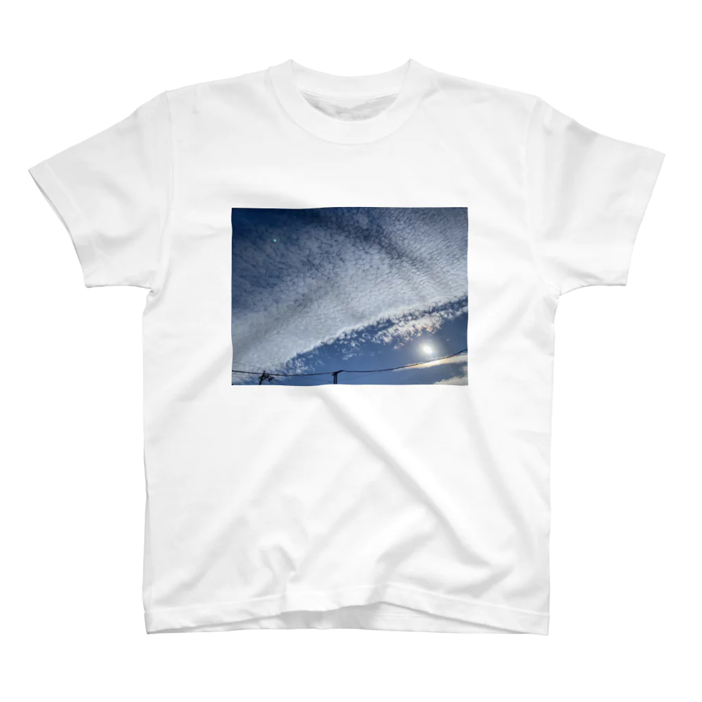 花畑写真館🌷の#3 大空と雲 スタンダードTシャツ