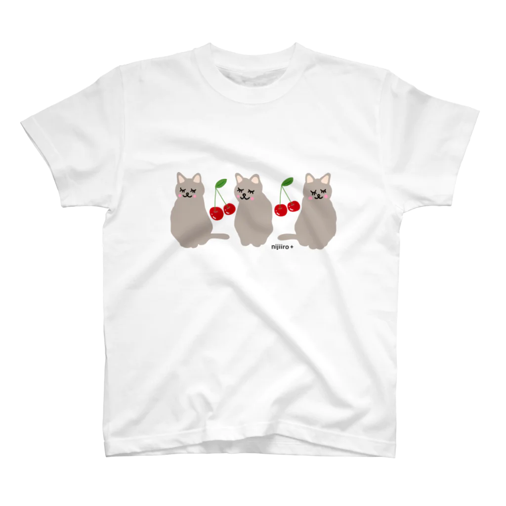 虹色PLUSのおすましキュートな猫ちゃんとサクランボ  グレーカラー スタンダードTシャツ