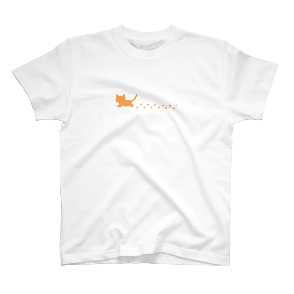 アトリエかのの猫　足あと　肉球　オレンジ Regular Fit T-Shirt