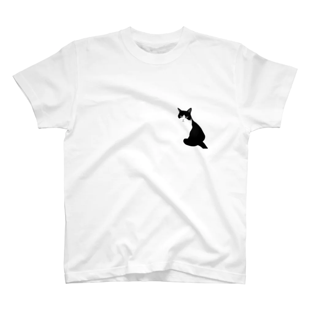 ひげ猫マリオのハチワレ猫 白黒猫山さん スタンダードTシャツ