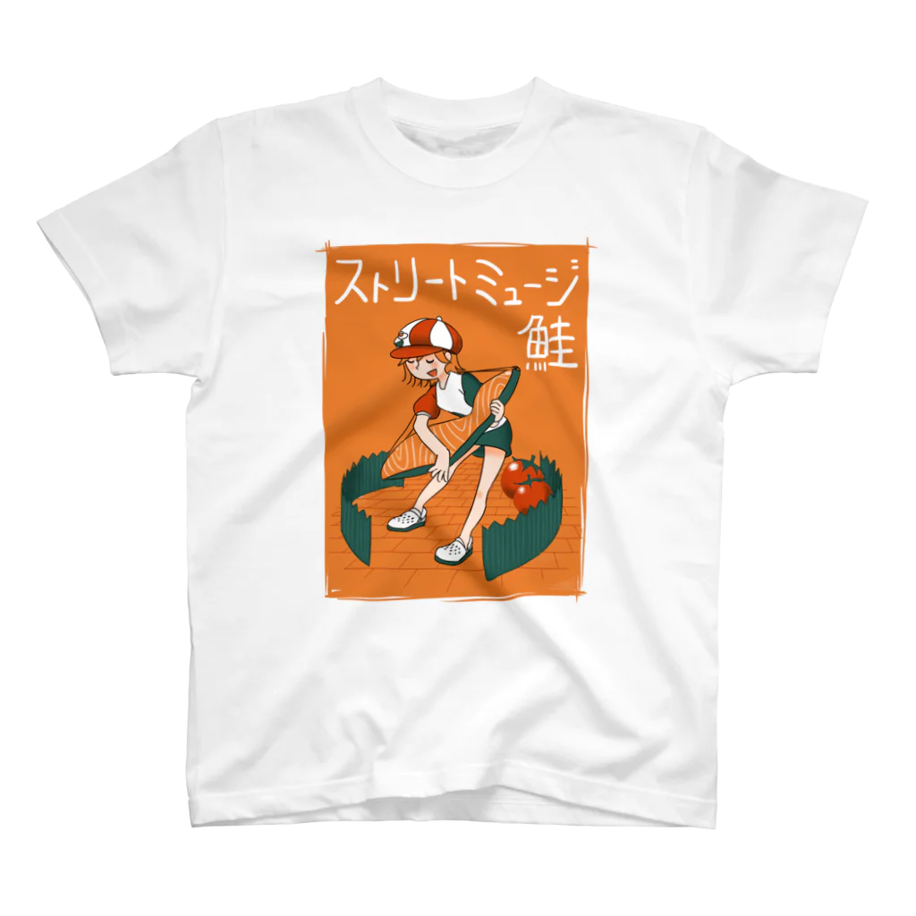 健康的うさぎの【日カンコラボ】ストリートミュージ鮭Tシャツ スタンダードTシャツ