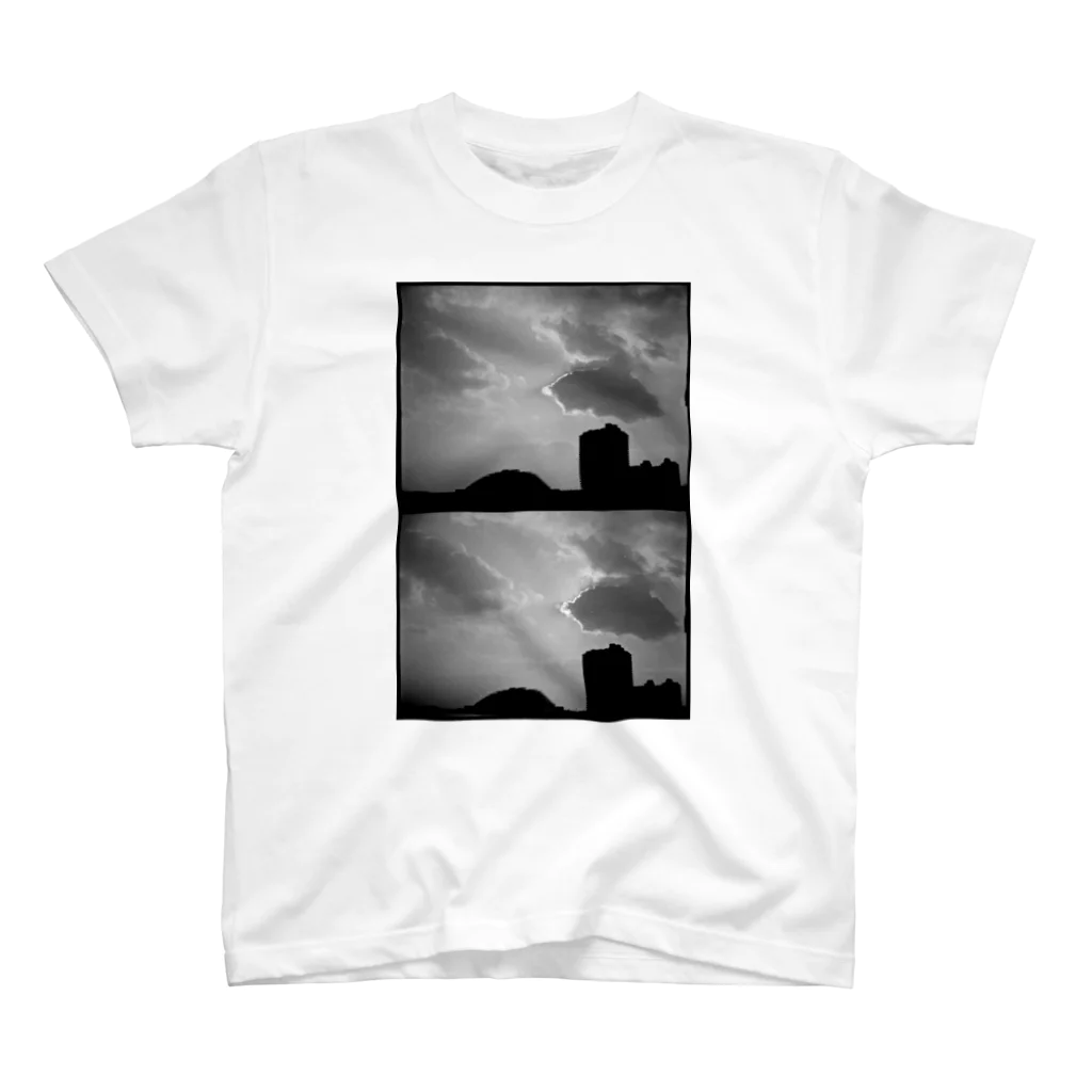 捨身部／Syasinbuの雲×２（モノクロ） スタンダードTシャツ