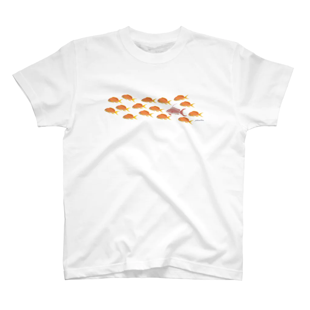 Astrio SUZURI店の魚の群れ キンギョハナダイ スタンダードTシャツ