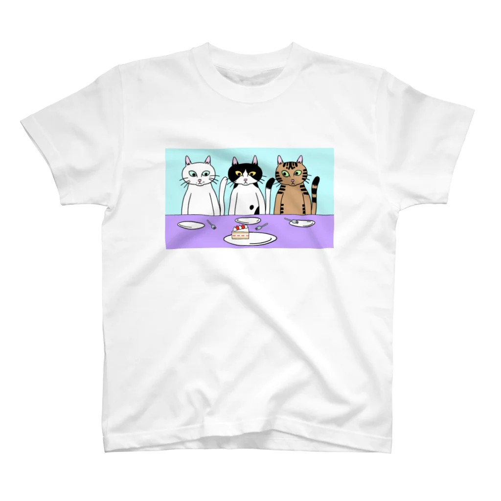 今世を満喫するねこの最後の1個を誰が食べるか決められないねこ スタンダードTシャツ