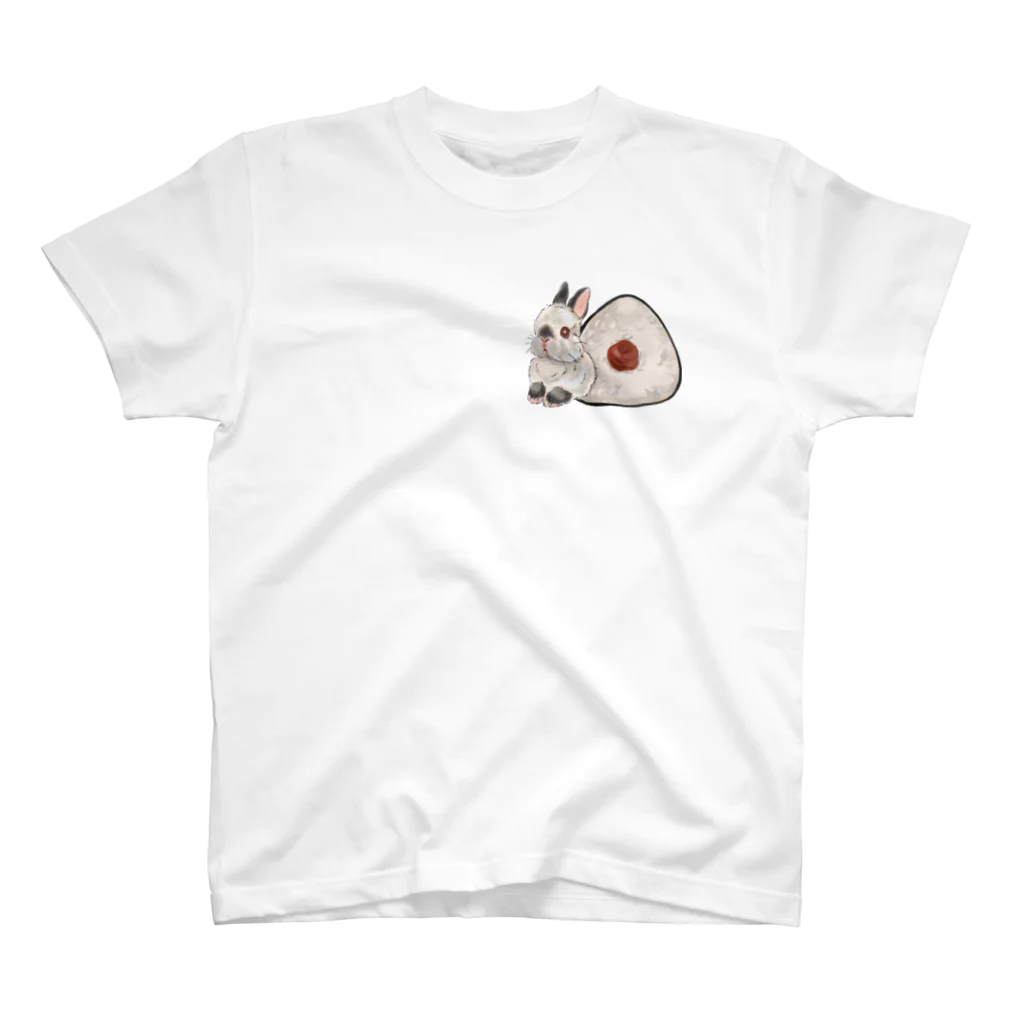 Rabbit Moreのおむすびとうさぎさん(梅) Regular Fit T-Shirt