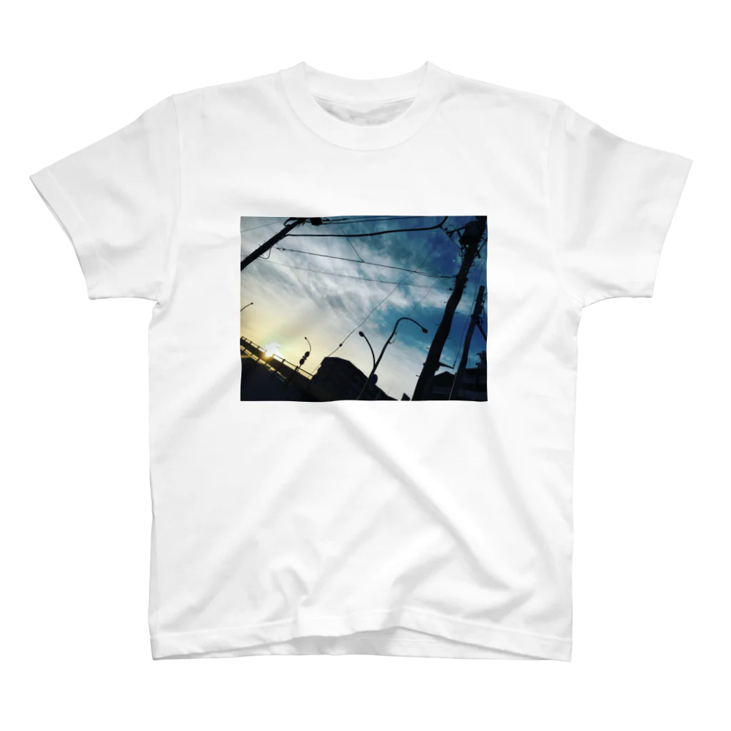 かおこshopの夕方の空 Regular Fit T-Shirt