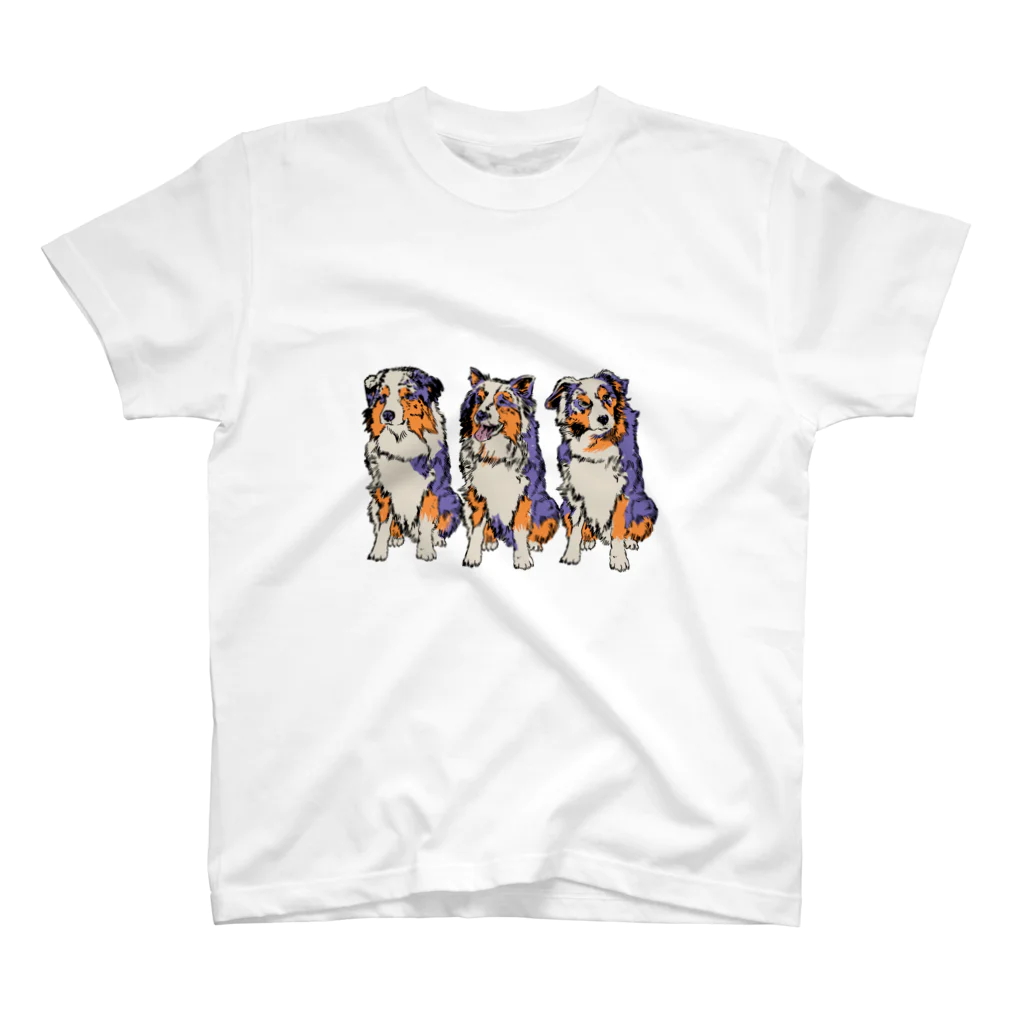 Fred HorstmanのThree Australian Shepards  3匹 の 犬 オーストラリアン シェパード Regular Fit T-Shirt