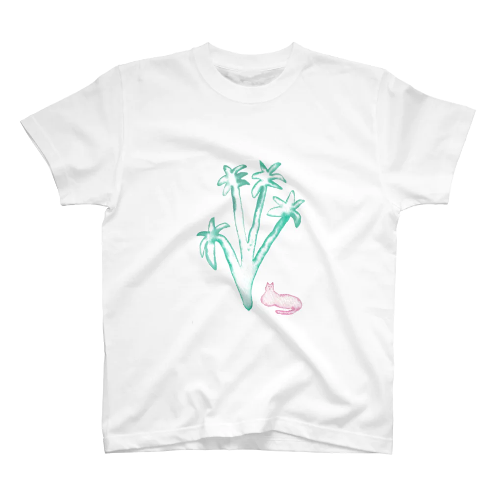 karin okamoto のcat and plants Regular Fit T-Shirt