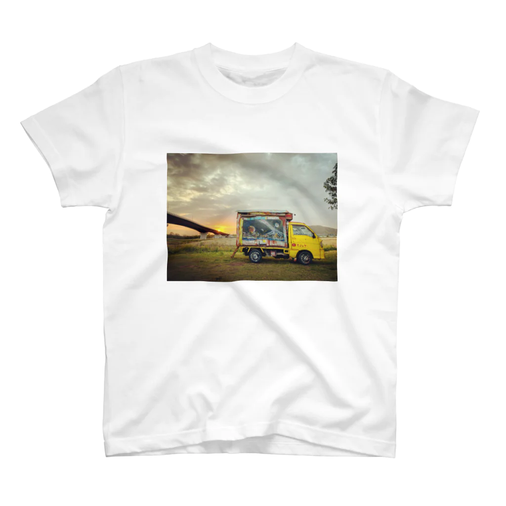 オシムラ アートチャンネルのオシムラ 移動販売車バージョンです♪ Regular Fit T-Shirt