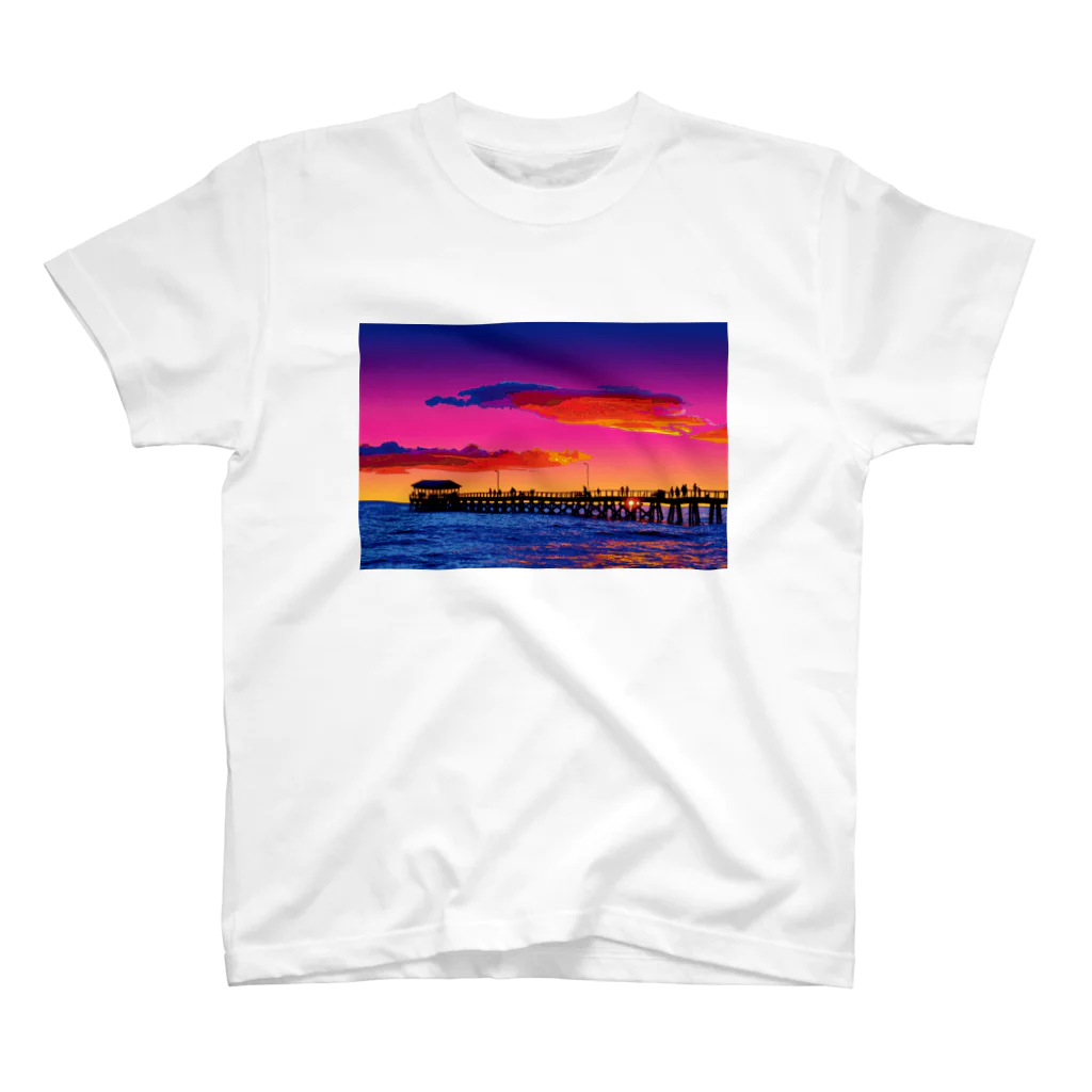 GALLERY misutawoのオーストラリア 夕暮れのヘンリービーチ桟橋 スタンダードTシャツ