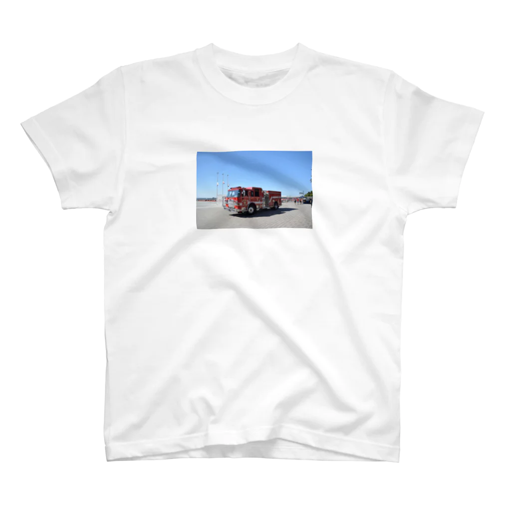 チルTショップのThe American Fire Engine in San Diego スタンダードTシャツ