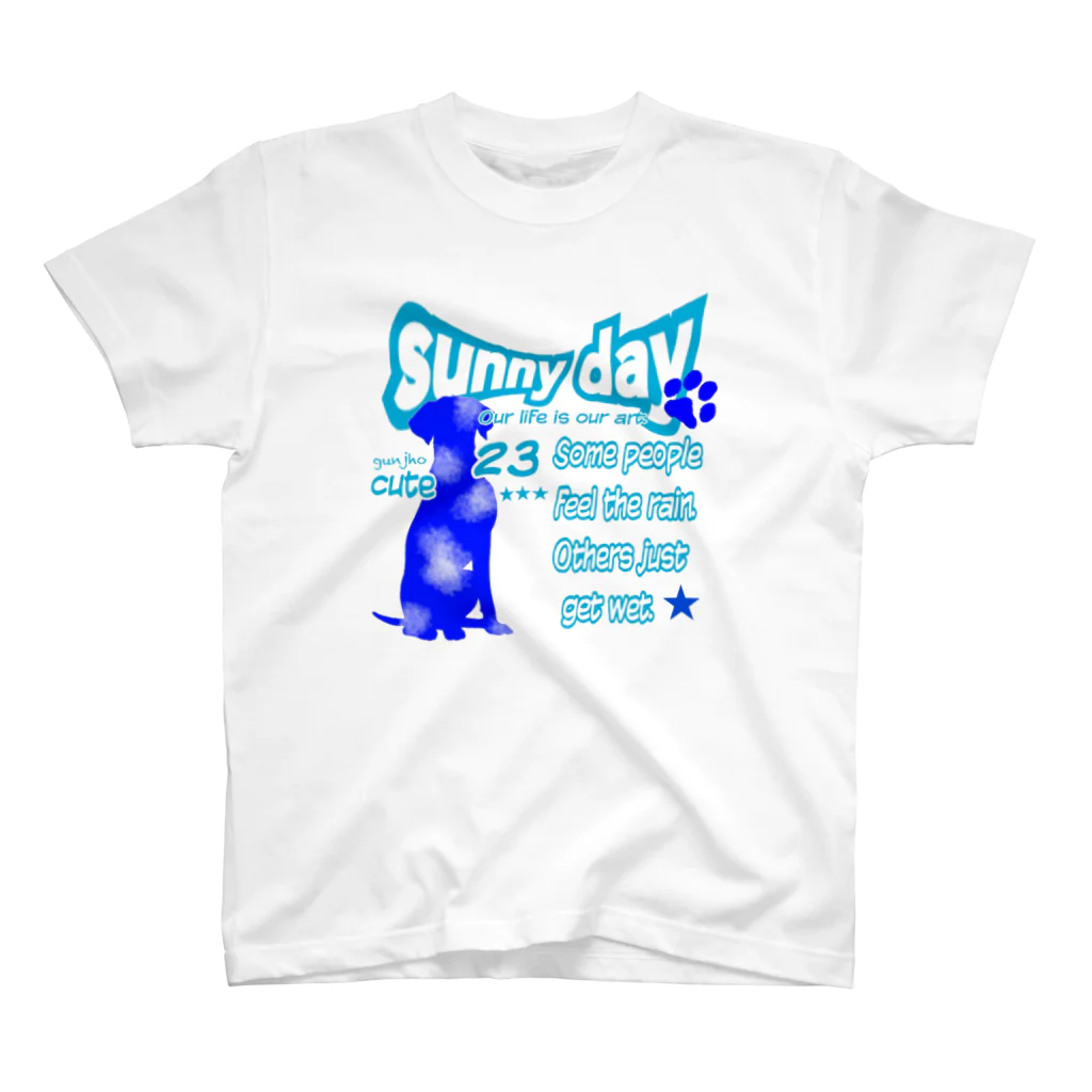 gunjho'sgalleryの青空ワンちゃん スタンダードTシャツ