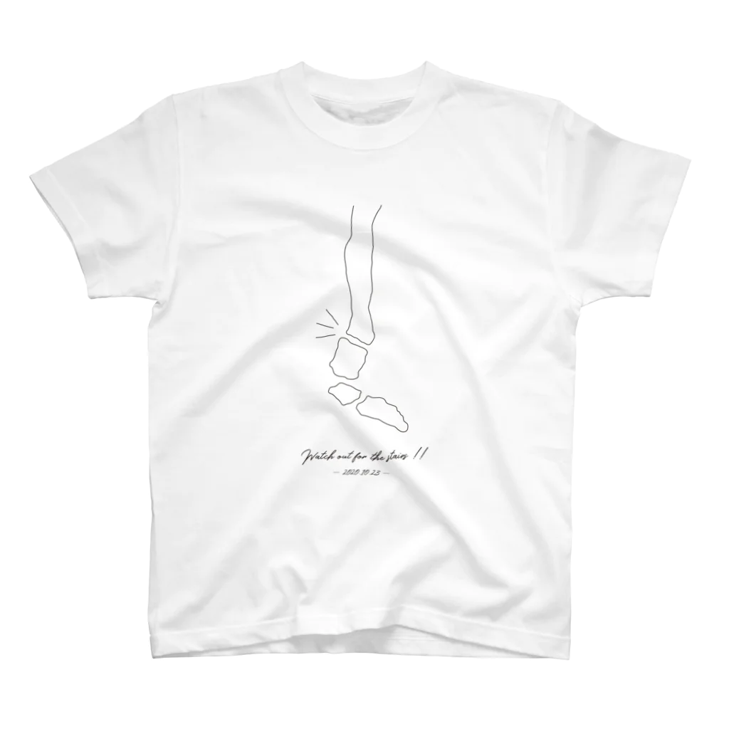 みーちゃん屋さんの 尾骶骨骨折 イラストver. 黒ライン Regular Fit T-Shirt