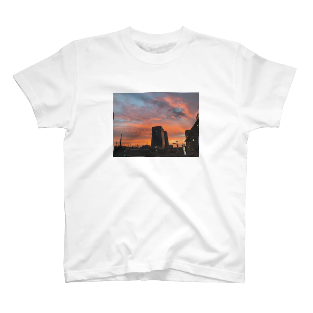 Baymom PhotographyのKaihin Makuhari Sunset 海浜幕張サンセット スタンダードTシャツ