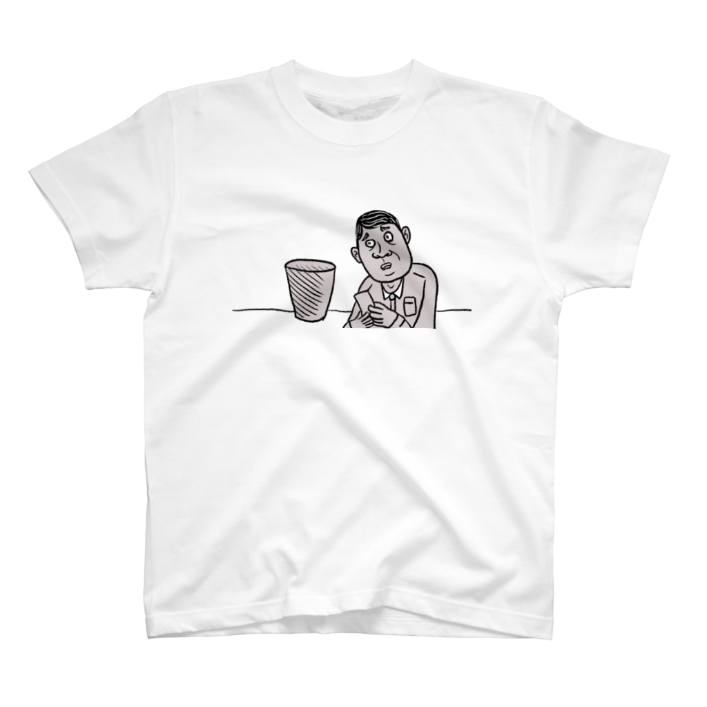 ホビヲの映画感想画のTシャツ屋さんの 大事なものをゴミ箱に捨てる男性 Regular Fit T-Shirt