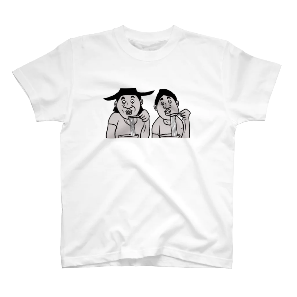 ホビヲの映画感想画のTシャツ屋さんの ラーメンを食べる二人の男性 スタンダードTシャツ
