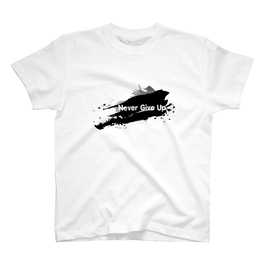 YükaCh!ka(ユカチカ)のNever Give Up-1(文字白) Regular Fit T-Shirt