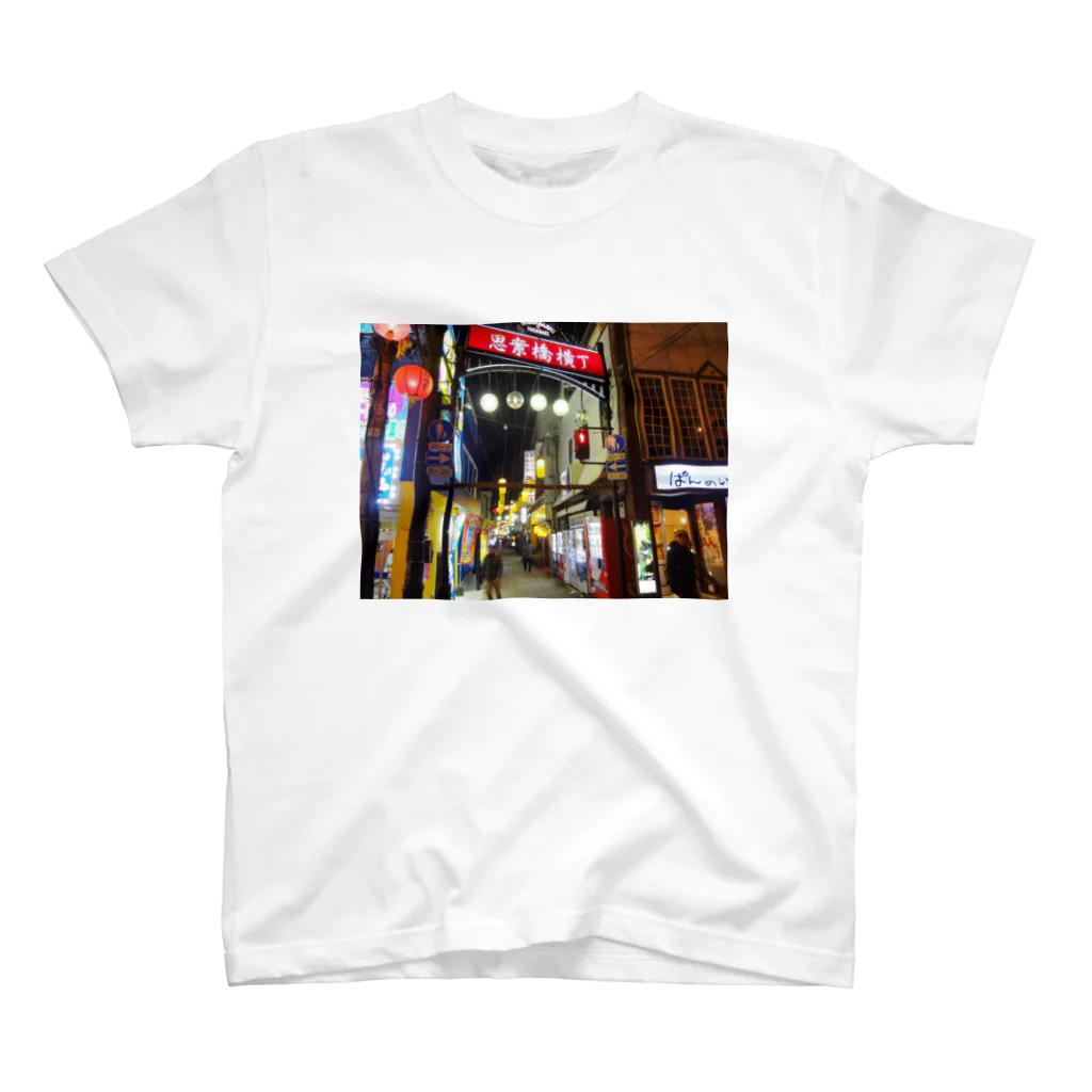 プリン倶楽部のネオン街 Regular Fit T-Shirt