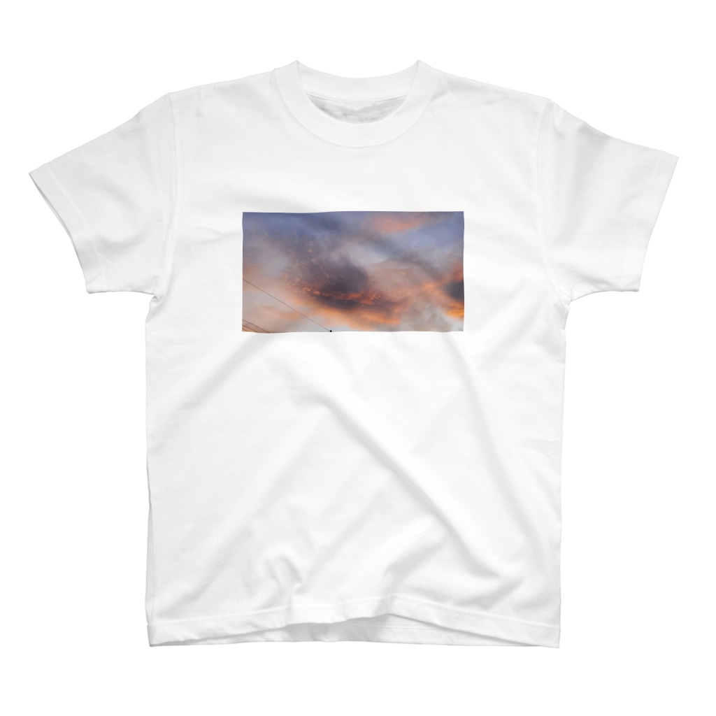 Lovelyの雲 Regular Fit T-Shirt