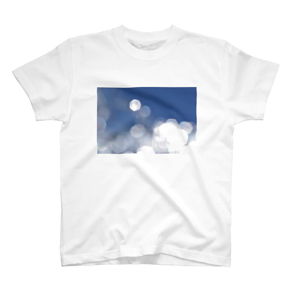 lila_95の青空 輝き スタンダードTシャツ