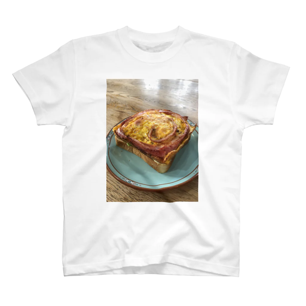 JUNK FOOD VENDORのベーコンエッグサンドイッチ（オープンフェイスver.） Regular Fit T-Shirt