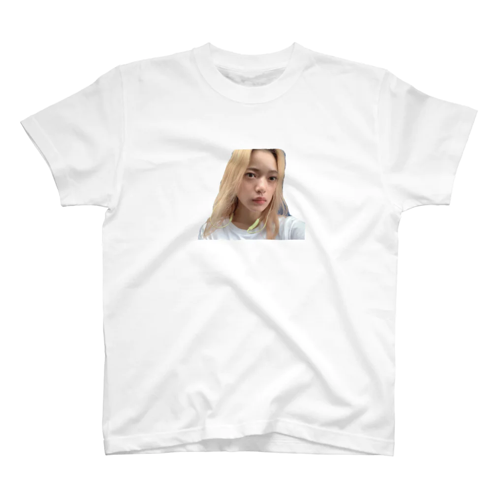 Aya Kitai の可愛い日 Regular Fit T-Shirt
