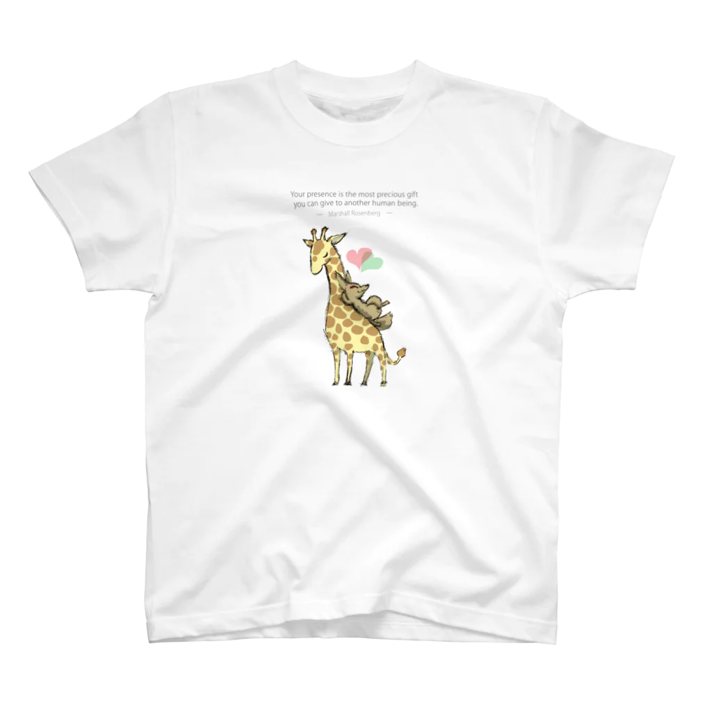 toliodesignのマッタリジャッカルくん Regular Fit T-Shirt