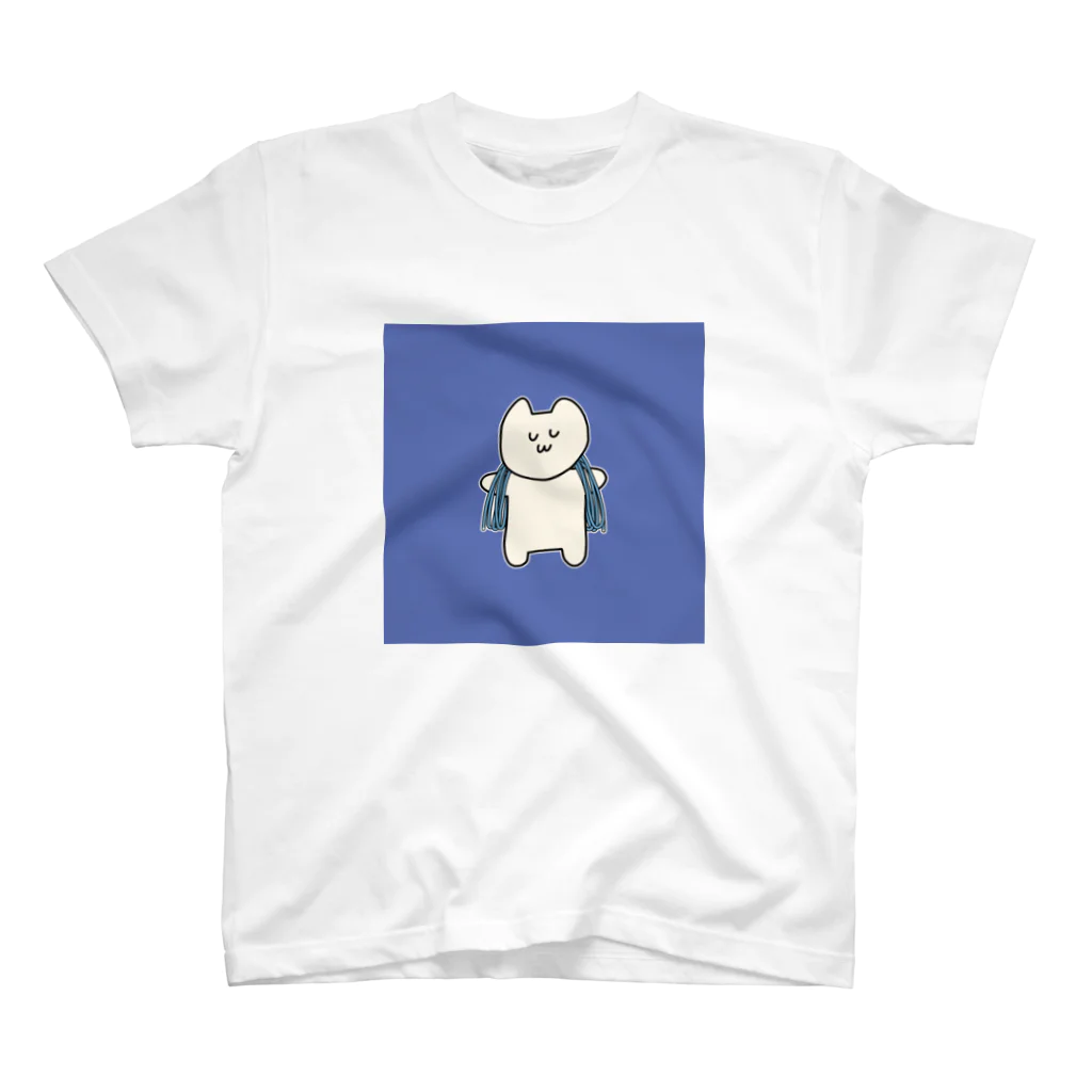 岩と猫の肩にロープをかけた猫ちゃん（青）Tシャツ Regular Fit T-Shirt