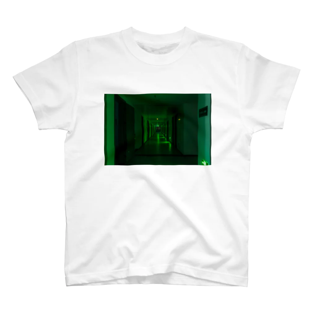 Multifakerのliminal space スタンダードTシャツ