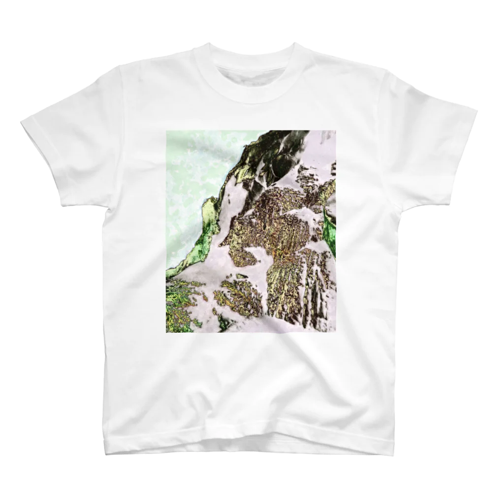 精霊電設の迎春の雪山 Regular Fit T-Shirt