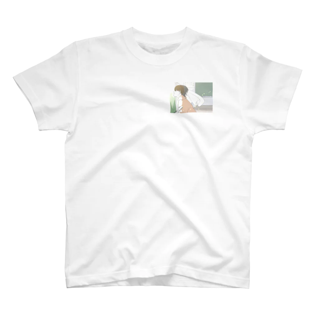 東屋猫人のショップの春の陽気に佇む男の子 Regular Fit T-Shirt