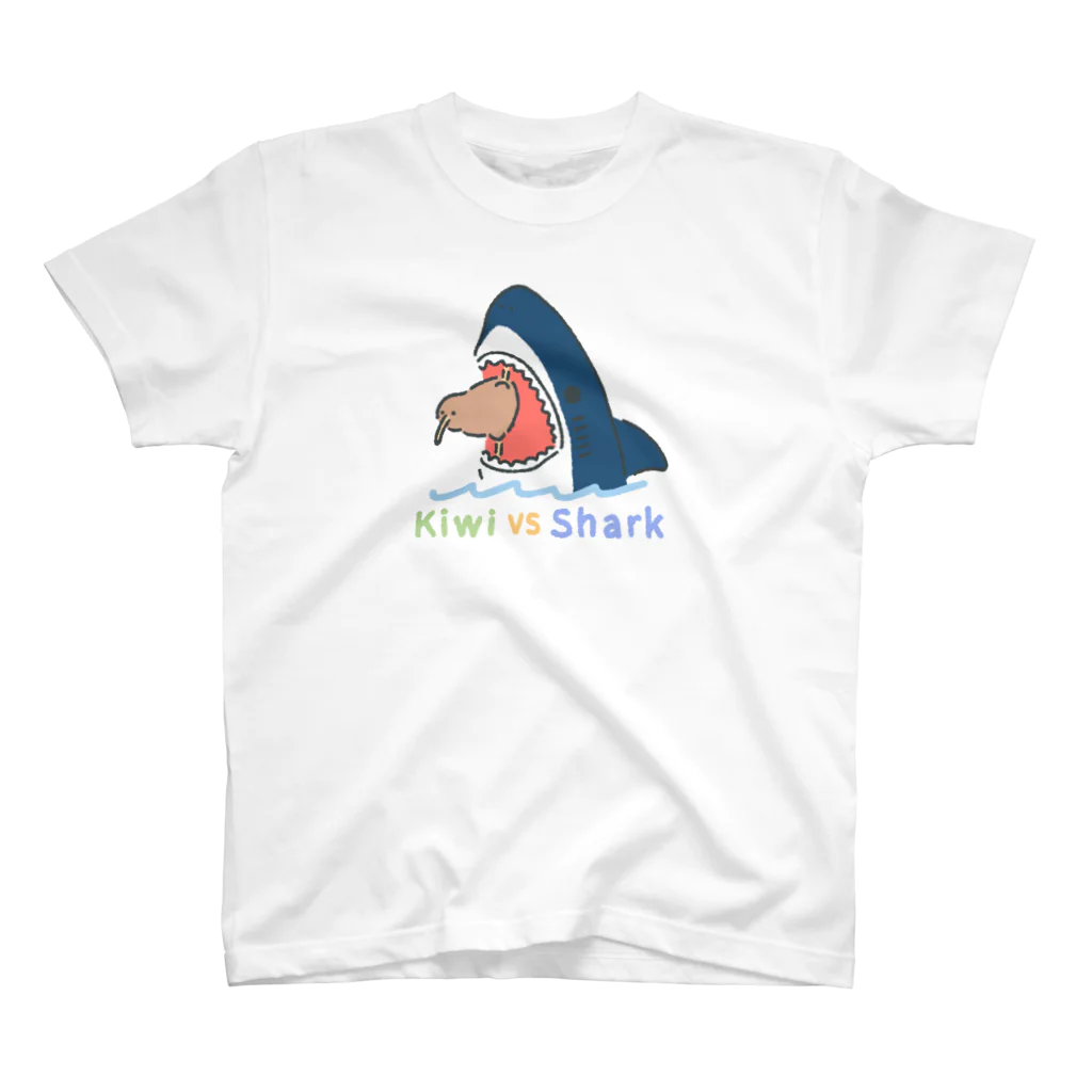 サメ わりとおもいのキーウィ対サメ スタンダードTシャツ