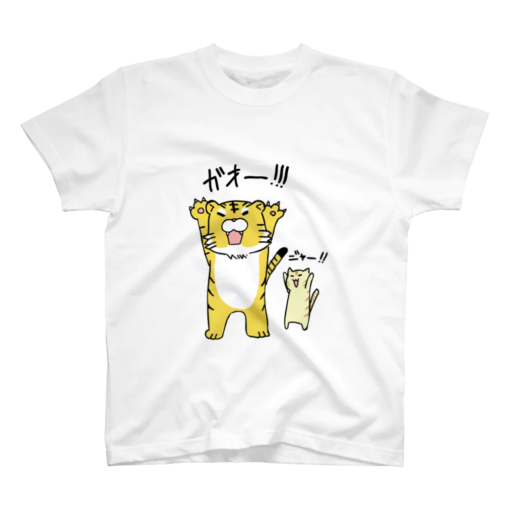 そばこ屋の威嚇する虎（と猫） スタンダードTシャツ