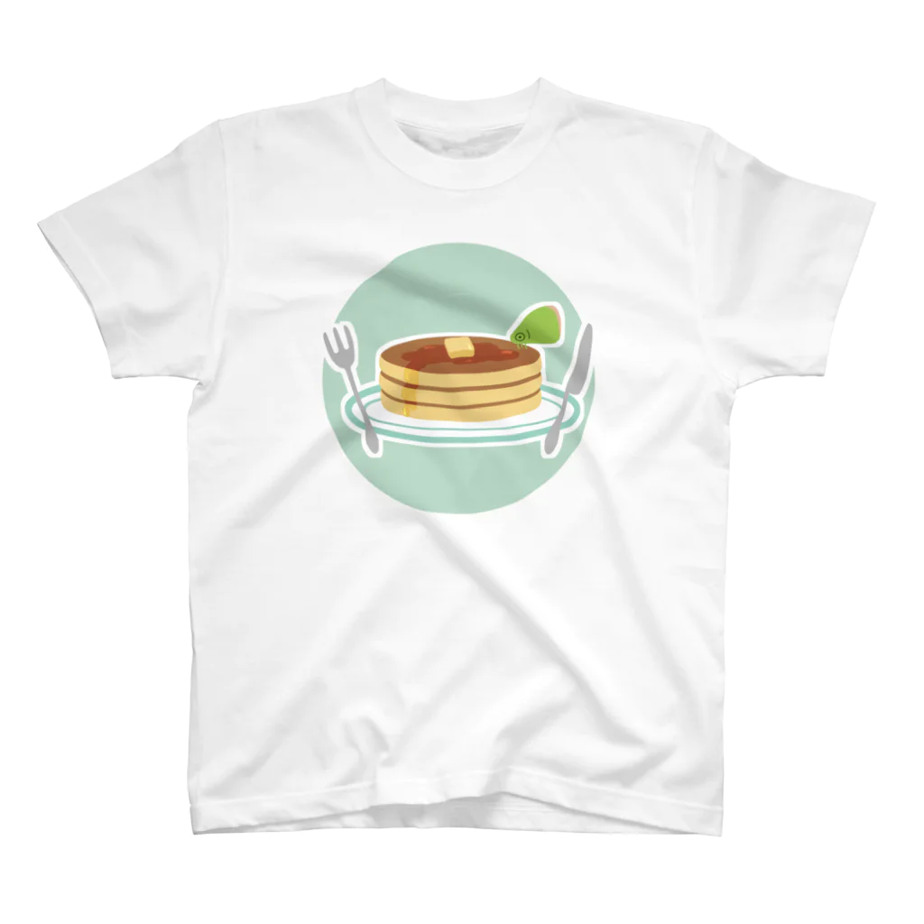 さとやまの民のパンケーキをつまみ食いするアオバハゴロモ スタンダードTシャツ