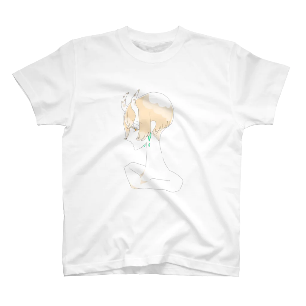 ひつじ雲のツノ少女 Regular Fit T-Shirt