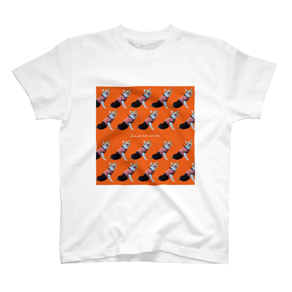 犬猫生活チャリティーショップのエース(オレンジ) by musubiyori Regular Fit T-Shirt