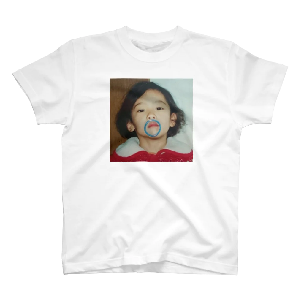 小島ふかせ画伯のボッタクリ商売の小島ふかせの幼少期です。 スタンダードTシャツ