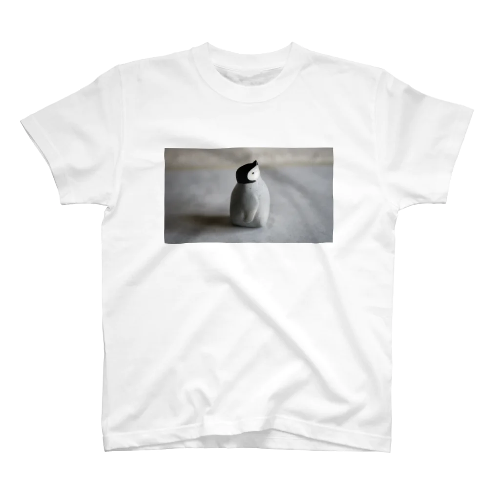 323工房 / 人鳥書店の佇むペンギン Regular Fit T-Shirt