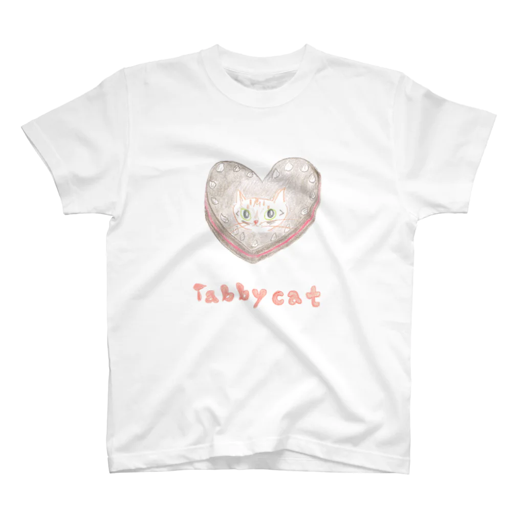 mydaringistabbycat  ダーリンはとらねこ　のTabby cat chocolate cake for my darling スタンダードTシャツ