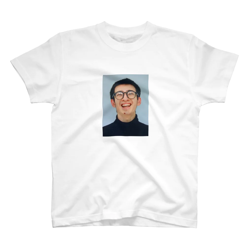 Bob_Americの証明写真機で笑う男 スタンダードTシャツ