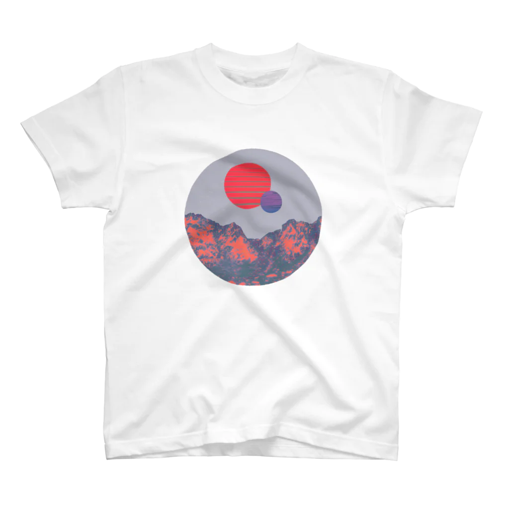 Petsuko's Shopの山と月々 Regular Fit T-Shirt