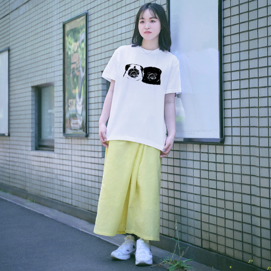 ぺろぺろぺろぺろ【せいこせんせい】のパグ ツインズ【せいこせんせい】フォーン　ブラック Regular Fit T-Shirt