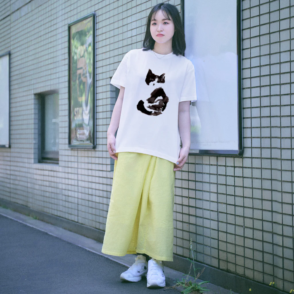 tomorebiの墨猫その1（ハチワレ） Regular Fit T-Shirt