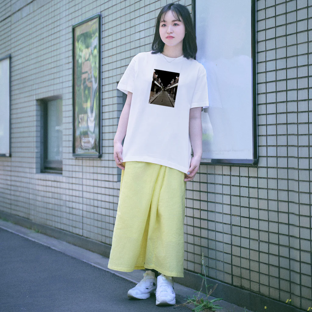 小鳥と映画館の京都の風景　夜 Regular Fit T-Shirt