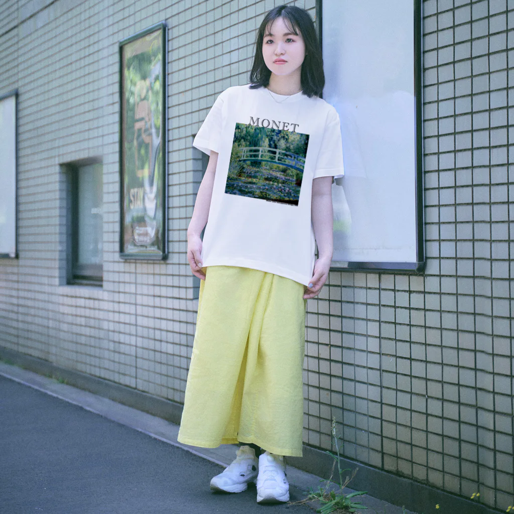 MUGEN ARTのモネ　睡蓮の池と日本の橋　Claude Monet　 Regular Fit T-Shirt