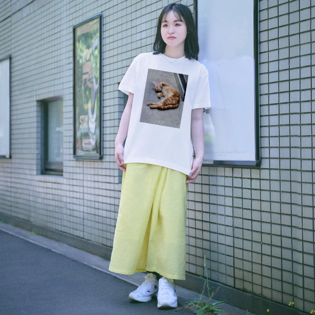 Errrrrrrrのネッコ Regular Fit T-Shirt