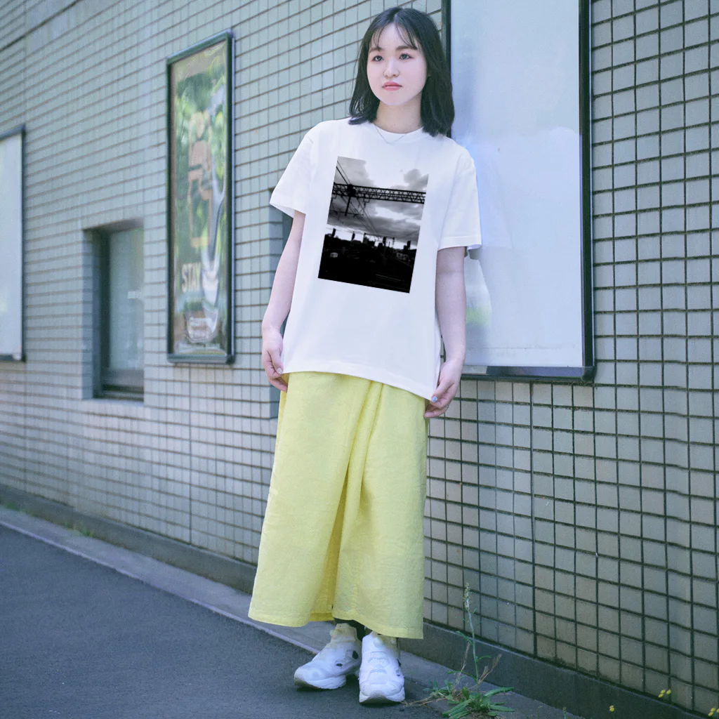 MANDALA MADARAの線路（写真） Regular Fit T-Shirt
