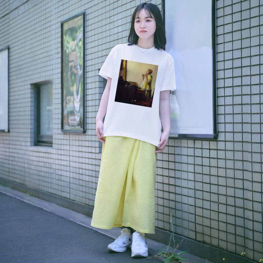 public domainの真珠のネックレスをもつ少女 / ヨハネス・フェルメール Regular Fit T-Shirt